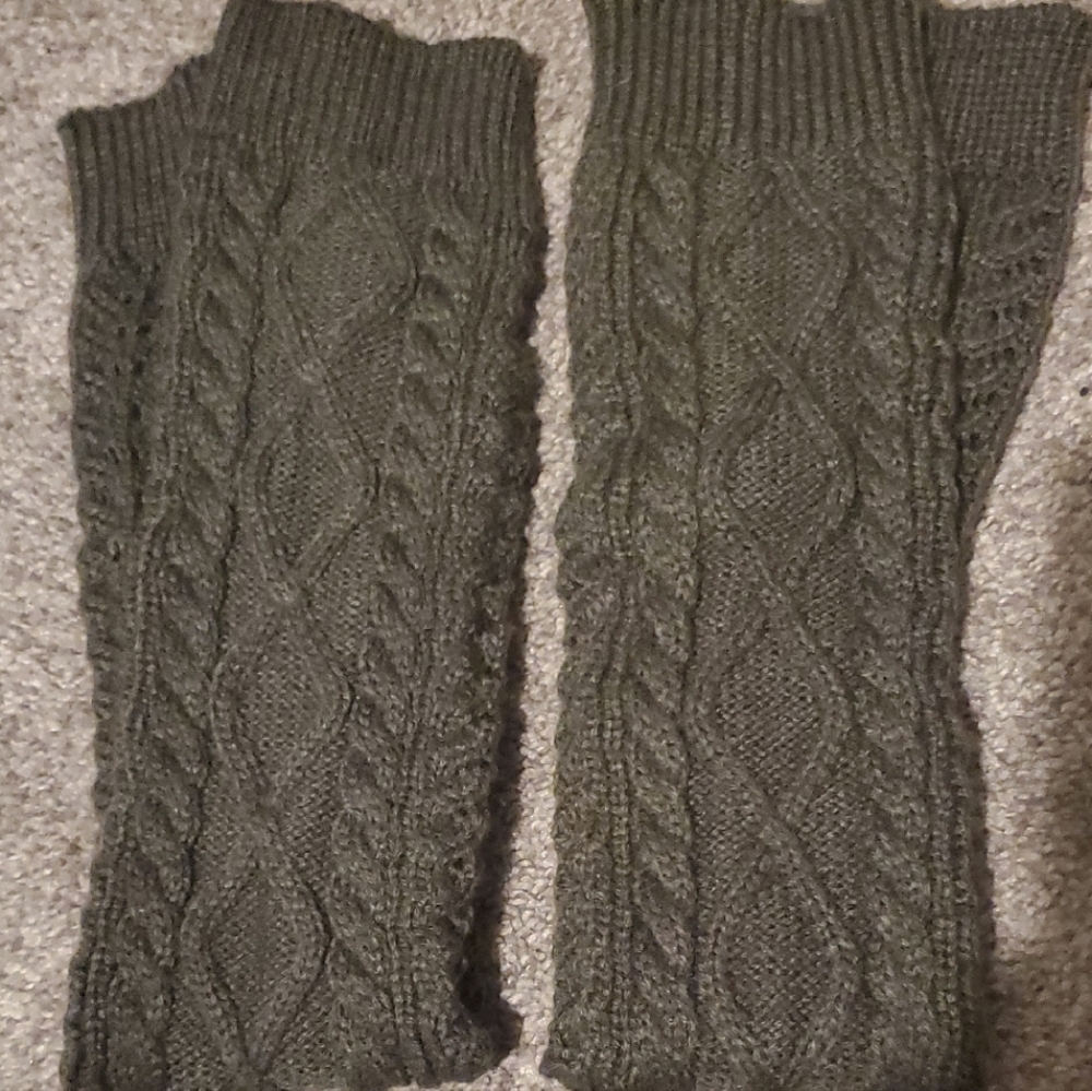 Olive Cable Knit Fingerless Gloves